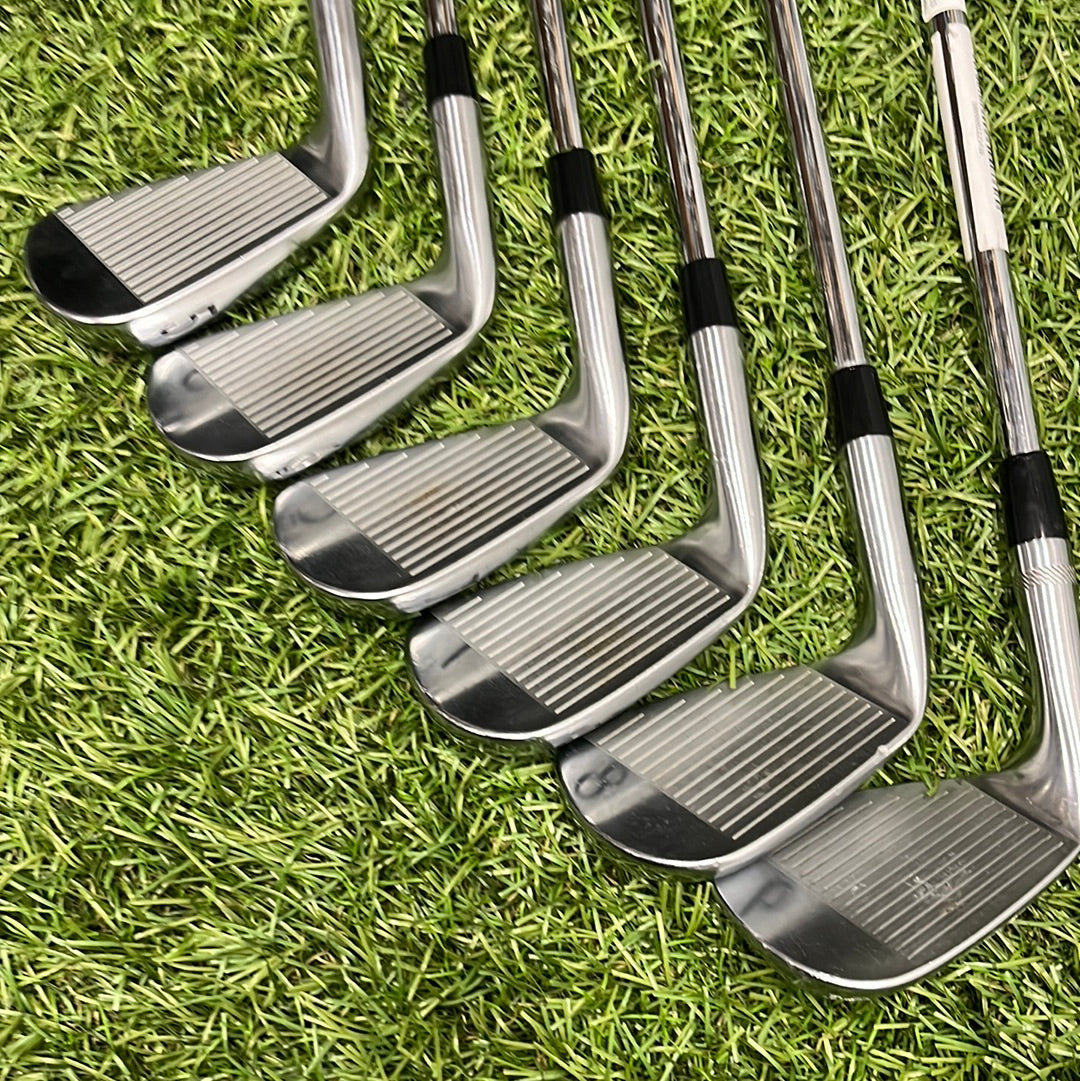 Titleist T100 5-9 + 46 Wedge Irons