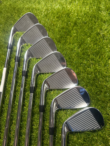 Wilson D9 4-PW Irons
