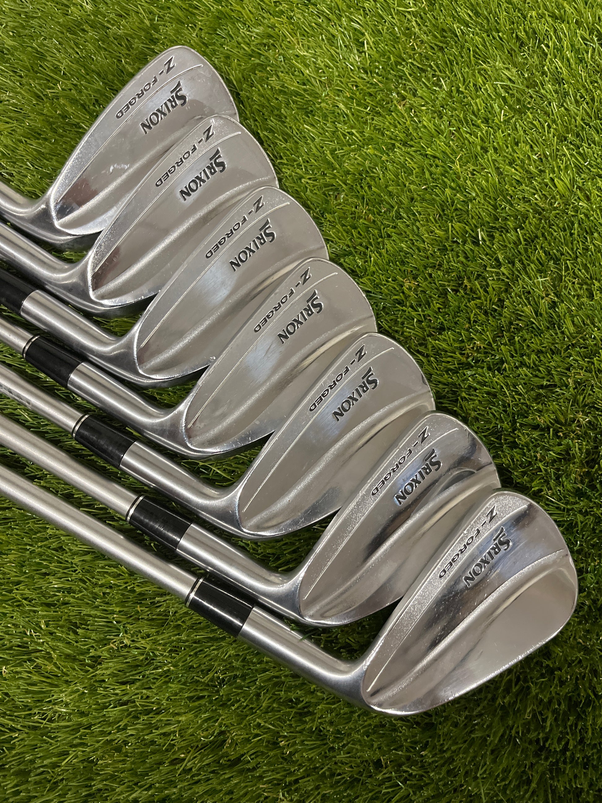 Set fer forgé Srixon Z II neuf, 4-PW, mode 3 tour 120, acier rigide Set fer forgé Srixon Z II neuf, 4-PW, mode 3 tour 120, acier rigide
