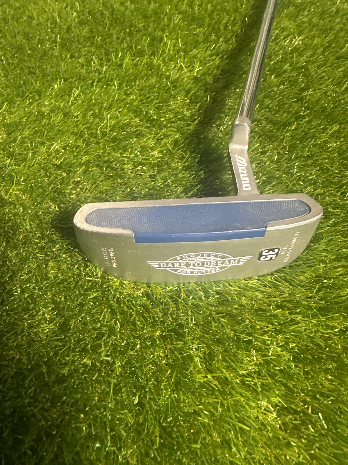 Mizuno Dare To Dream 35" Putter