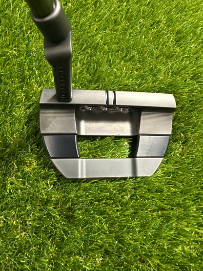 Scotty Cameron Studio Limited Fastback 2 34" Putter