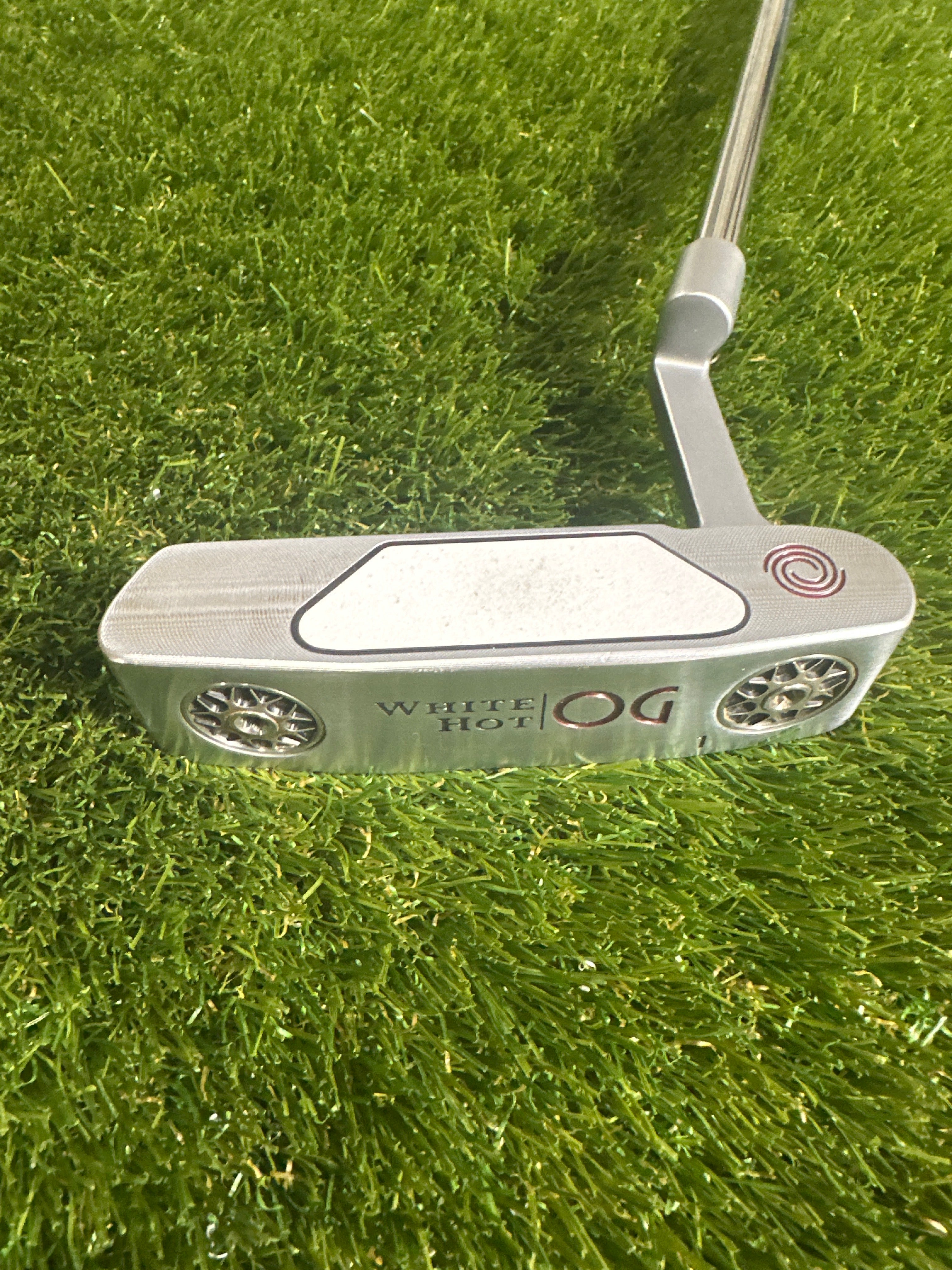 Odyssey White Hot OG 1 パター 5A56D3F7-7972-4899-8F19-