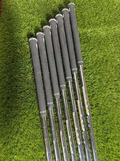 Wilson D9 4-PW Irons