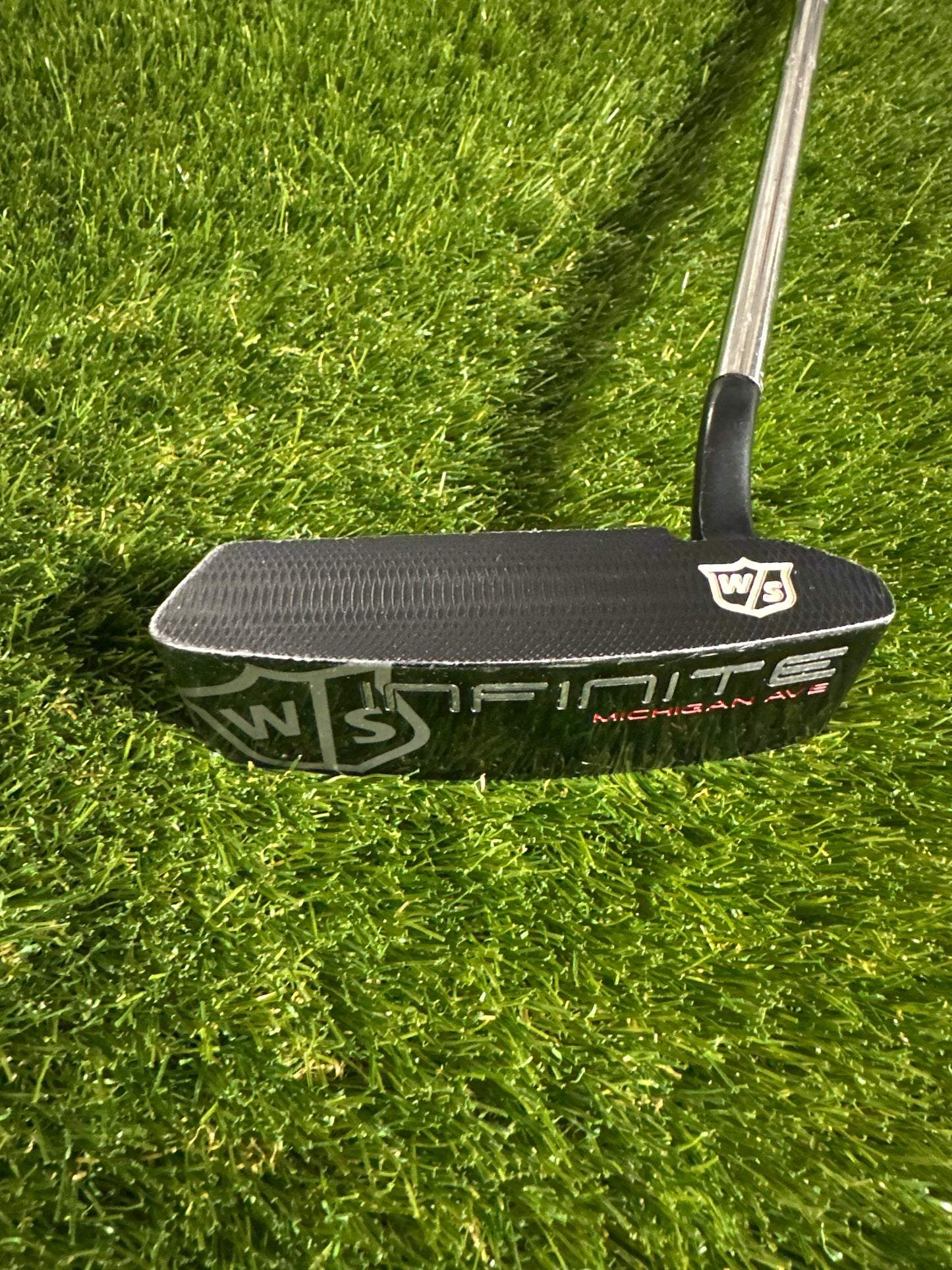 Wilson Infinite Michigan Ave 34" Putter