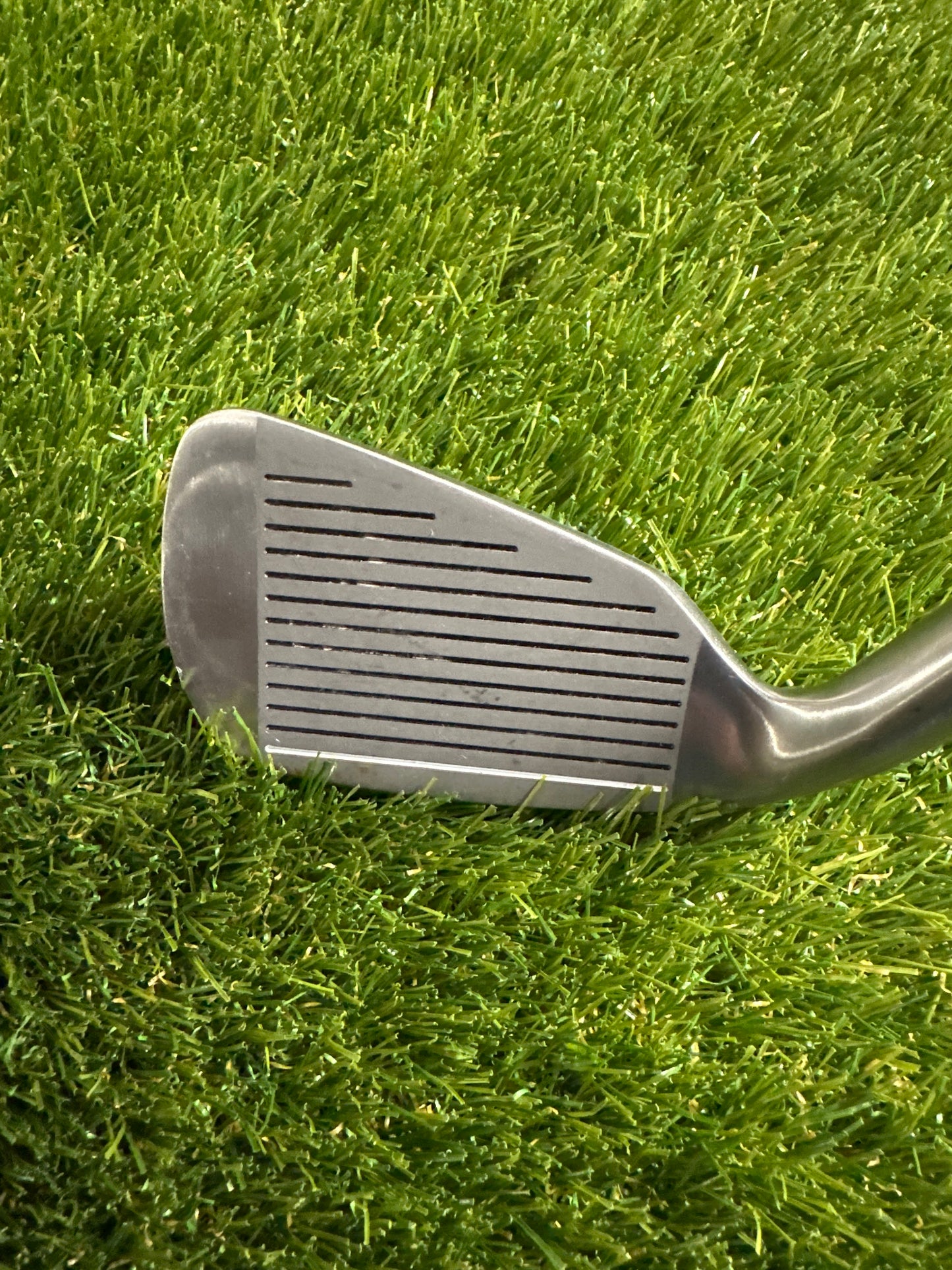 Tour Image Emblem 4 Iron