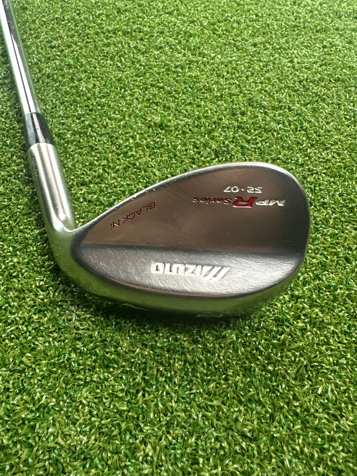 Mizuno MP R Series Black NI 52/07 Wedge